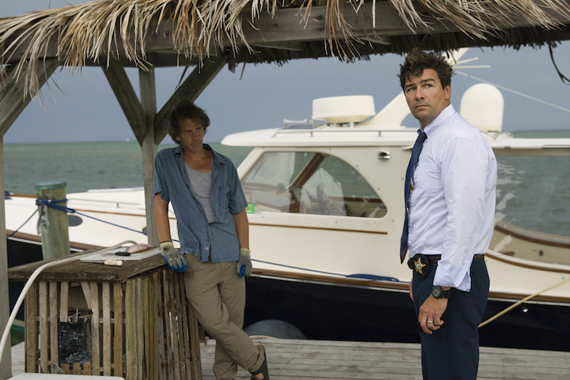 Bloodline. Ben Mendelsohn (Danny Rayburn) och Kyle Chandler (John Rayburn). Foto: Saeed Adyani, Netflix