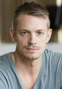 Joel_Kinnaman-altered-carbon-netflix-208x300